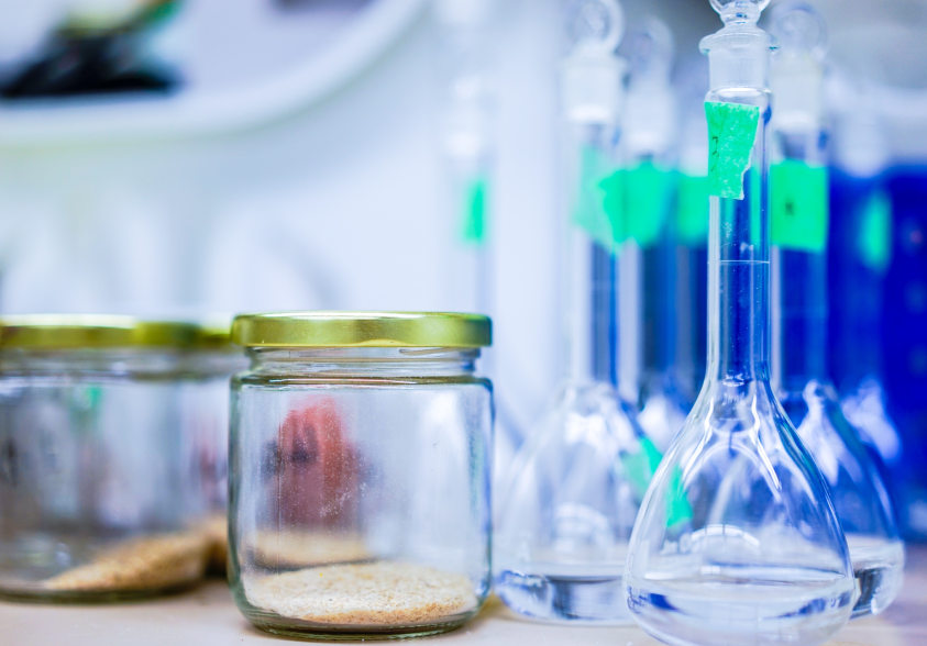 標(biāo)準(zhǔn)品制備中，如何確保原料純度?